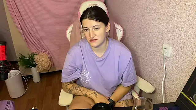 Snapshot of Katrin__kiss chatting on November 21, 2025, 4:39 pm Katrin kiss online show from November 21, 2025, 4:39 pm