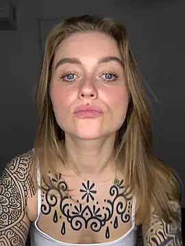 Goldloeckchen159 online show from April 17, 2026, 8:55 pm