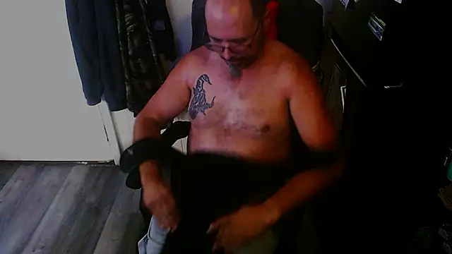 KrazyLegz online show from November 9, 2025, 6:23 pm