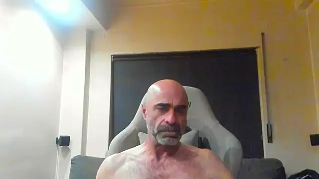 Snapshot of Bicopflirt chatting on May 5, 2026, 12:13 am Bicopflirt online show from May 5, 2026, 12:13 am