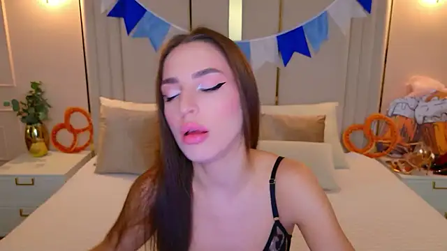 BellaHalles online show from October 4, 2025, 5:53 am