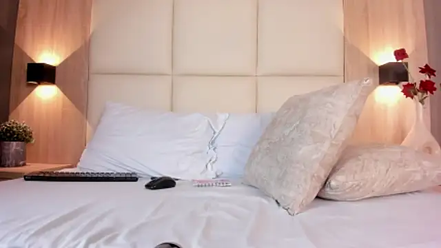 Snapshot of bella1207 chatting on December 18, 2025, 7:18 pm bella1207 online show from December 18, 2025, 7:18 pm