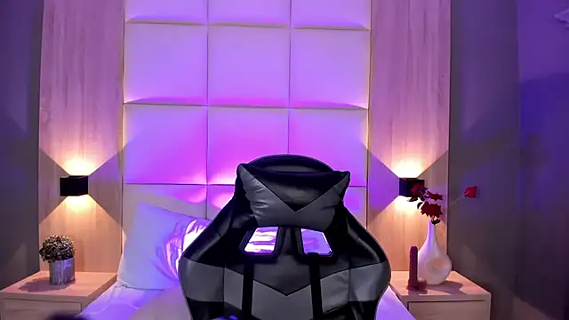 bella1207 online show from November 3, 2025, 7:39 pm