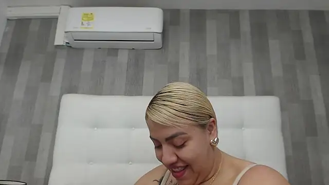 LeahMillerr online show from March 21, 2026, 1:04 pm