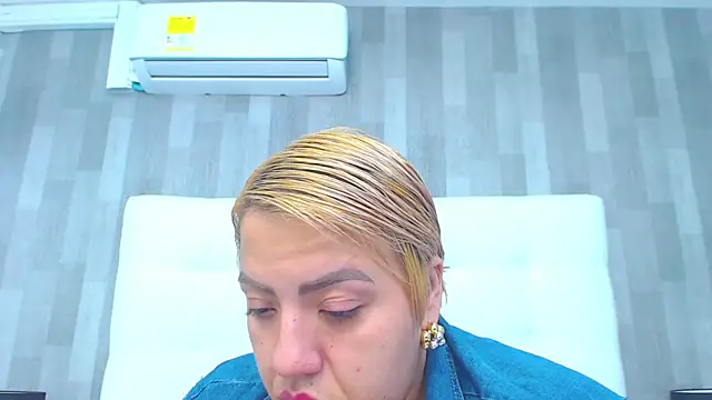 LeahMillerr online show from December 16, 2025, 12:53 pm