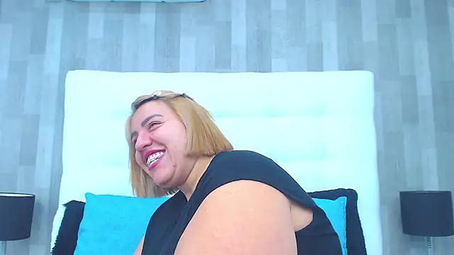 LeahMillerr online show from September 23, 2025, 12:34 pm