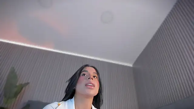 Snapshot of emelie_89 chatting on May 13, 2026, 10:11 am emelie 89 online show from May 13, 2026, 10:11 am