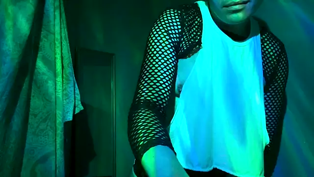 Snapshot of CloudyBoy_Toy chatting on February 24, 2025, 7:33 am CloudyBoy Toy online show from February 24, 2025, 7:33 am