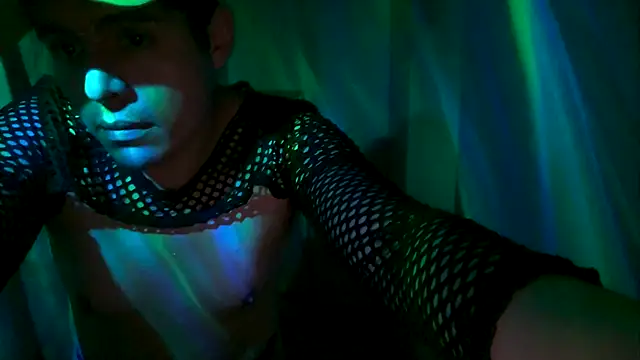 Snapshot of CloudyBoy_Toy chatting on February 10, 2025, 3:53 pm CloudyBoy Toy online show from February 10, 2025, 3:53 pm