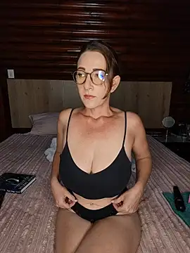 Snapshot of Deviant_Desires_xx chatting on May 31, 2026, 12:33 pm Deviant Desires xx online show from May 31, 2026, 12:33 pm