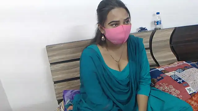 wildbabes online show from July 18, 2026, 5:21 pm
