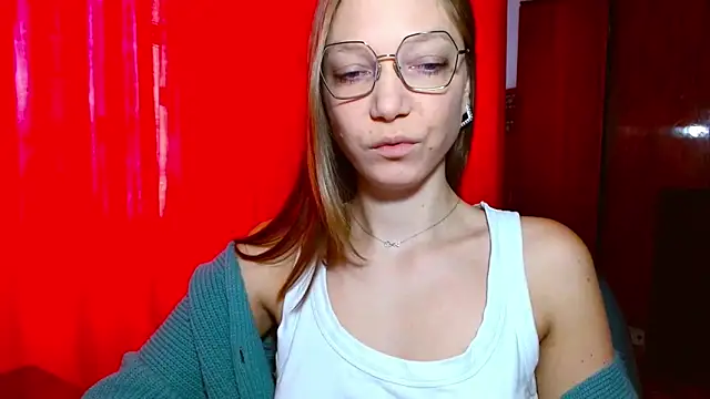 Snapshot of EmillyPlay chatting on February 2, 2026, 6:45 am EmillyPlay online show from February 2, 2026, 6:45 am