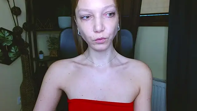 Snapshot of EmillyPlay chatting on March 4, 2026, 10:34 am EmillyPlay online show from March 4, 2026, 10:34 am