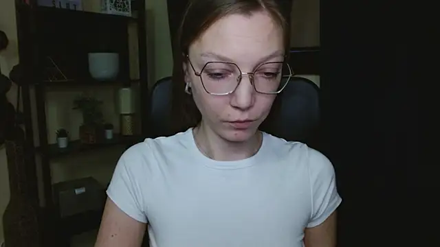 Snapshot of EmillyPlay chatting on February 13, 2026, 6:46 am EmillyPlay online show from February 13, 2026, 6:46 am