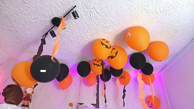 Snapshot of SALOOMEE__ chatting on October 31, 2025, 11:07 am SALOOMEE online show from October 31, 2025, 11:07 am