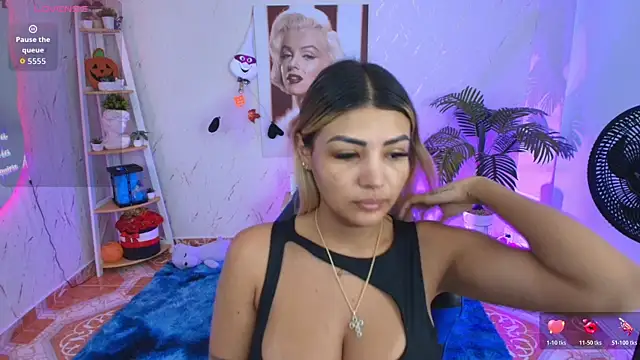 Snapshot of SALOOMEE__ chatting on November 23, 2025, 9:19 am SALOOMEE online show from November 23, 2025, 9:19 am