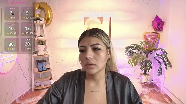 Snapshot of SALOOMEE__ chatting on September 25, 2025, 10:10 am SALOOMEE online show from September 25, 2025, 10:10 am