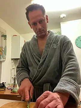 Snapshot of Yourhotboy_42 chatting on March 5, 2025, 10:21 pm Yourhotboy 42 online show from March 5, 2025, 10:21 pm