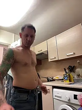 Snapshot of Yourhotboy_42 chatting on December 18, 2025, 8:12 pm Yourhotboy 42 online show from December 18, 2025, 8:12 pm