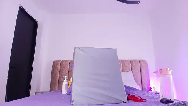 Snapshot of diane_di chatting on November 15, 2025, 7:18 pm diane di online show from November 15, 2025, 7:18 pm