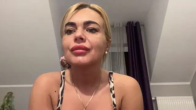 Snapshot of DESIREjenny chatting on January 25, 2025, 9:15 am DESIREjenny online show from January 25, 2025, 9:15 am