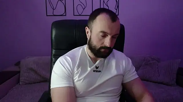 brindlefly6969 online show from April 15, 2026, 10:43 am