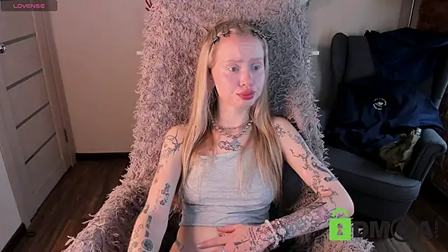 Snapshot of MalenaErnman chatting on May 24, 2026, 10:59 am MalenaErnman online show from May 24, 2026, 10:59 am