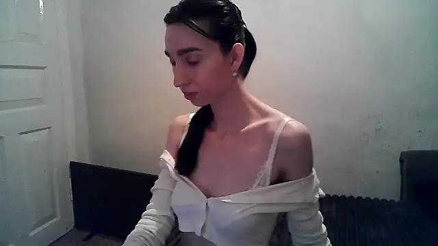 Snapshot of ElizaSwon chatting on November 5, 2025, 4:54 pm ElizaSwon online show from November 5, 2025, 4:54 pm