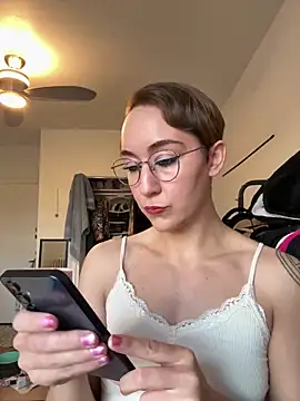 Snapshot of ketarisenup chatting on February 16, 2025, 10:55 pm ketarisenup online show from February 16, 2025, 10:55 pm