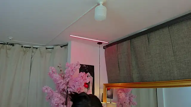 IsseyMz online show from December 25, 2024, 7:35 am