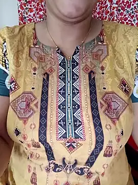 Snapshot of Priya_Boudi chatting on December 19, 2025, 7:00 am Priya Boudi online show from December 19, 2025, 7:00 am