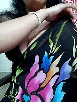 Snapshot of Priya_Boudi chatting on November 7, 2025, 6:23 pm Priya Boudi online show from November 7, 2025, 6:23 pm