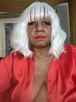 Snapshot of BreanaDivine chatting on July 8, 2026, 3:34 pm BreanaDivine online show from July 8, 2026, 3:34 pm