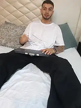 Snapshot of Michael_magno chatting on February 20, 2026, 10:55 pm Michael magno online show from February 20, 2026, 10:55 pm