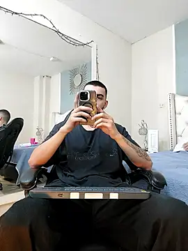 Snapshot of Michael_magno chatting on January 10, 2026, 10:32 am Michael magno online show from January 10, 2026, 10:32 am