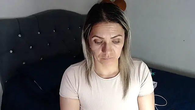 Snapshot of Chantal_hott chatting on May 5, 2026, 1:52 am Chantal hott online show from May 5, 2026, 1:52 am
