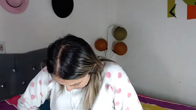 Chantal hott online show from October 19, 2025, 2:20 pm