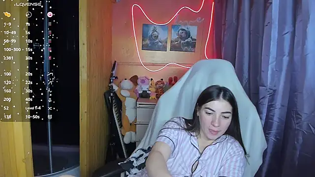 Snapshot of Fiery_Brunette_ chatting on February 28, 2025, 4:43 am Fiery Brunette  online show from February 28, 2025, 4:43 am