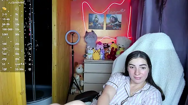 Snapshot of Fiery_Brunette_ chatting on October 7, 2025, 3:24 pm Fiery Brunette  online show from October 7, 2025, 3:24 pm