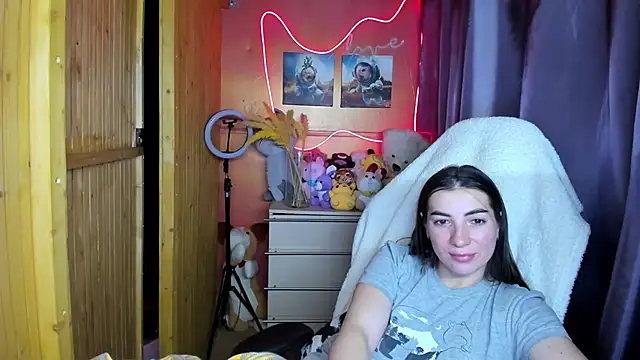 Snapshot of Fiery_Brunette_ chatting on November 29, 2025, 6:30 pm Fiery Brunette online show from November 29, 2025, 6:30 pm