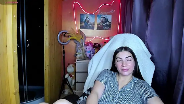 Snapshot of Fiery_Brunette_ chatting on November 28, 2025, 3:12 pm Fiery Brunette online show from November 28, 2025, 3:12 pm