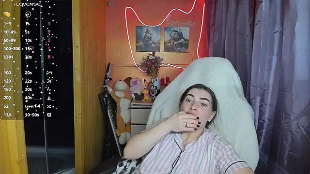 Snapshot of Fiery_Brunette_ chatting on March 20, 2025, 10:32 am Fiery Brunette  online show from March 20, 2025, 10:32 am