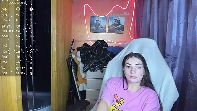 Snapshot of Fiery_Brunette_ chatting on March 4, 2025, 2:42 pm Fiery Brunette  online show from March 4, 2025, 2:42 pm