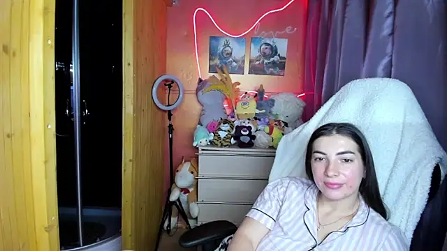 Fiery Brunette  online show from March 24, 2026, 11:32 am