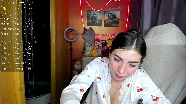 Snapshot of Fiery_Brunette_ chatting on September 29, 2025, 5:47 am Fiery Brunette  online show from September 29, 2025, 5:47 am