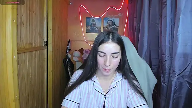 Snapshot of Fiery_Brunette_ chatting on February 20, 2025, 6:50 am Fiery Brunette  online show from February 20, 2025, 6:50 am