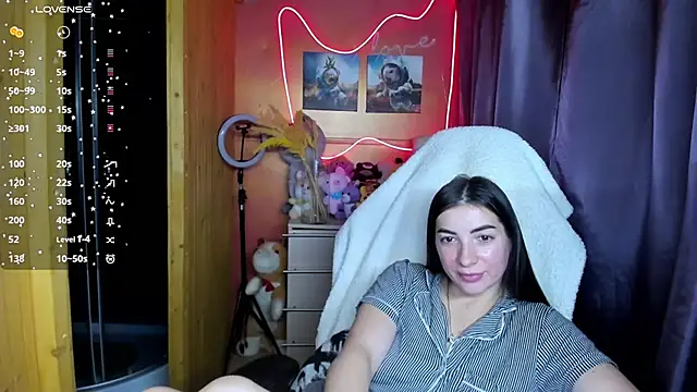 Snapshot of Fiery_Brunette_ chatting on November 19, 2025, 6:30 pm Fiery Brunette online show from November 19, 2025, 6:30 pm