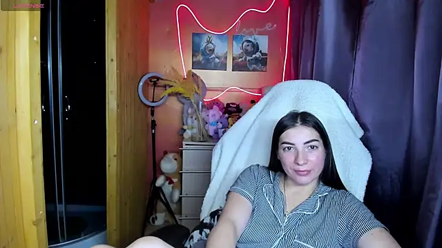 Snapshot of Fiery_Brunette_ chatting on November 29, 2025, 6:13 am Fiery Brunette online show from November 29, 2025, 6:13 am