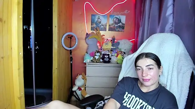 Snapshot of Fiery_Brunette_ chatting on June 18, 2026, 12:32 pm Fiery Brunette online show from June 18, 2026, 12:32 pm