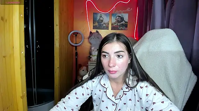 Snapshot of Fiery_Brunette_ chatting on October 1, 2025, 10:20 am Fiery Brunette  online show from October 1, 2025, 10:20 am